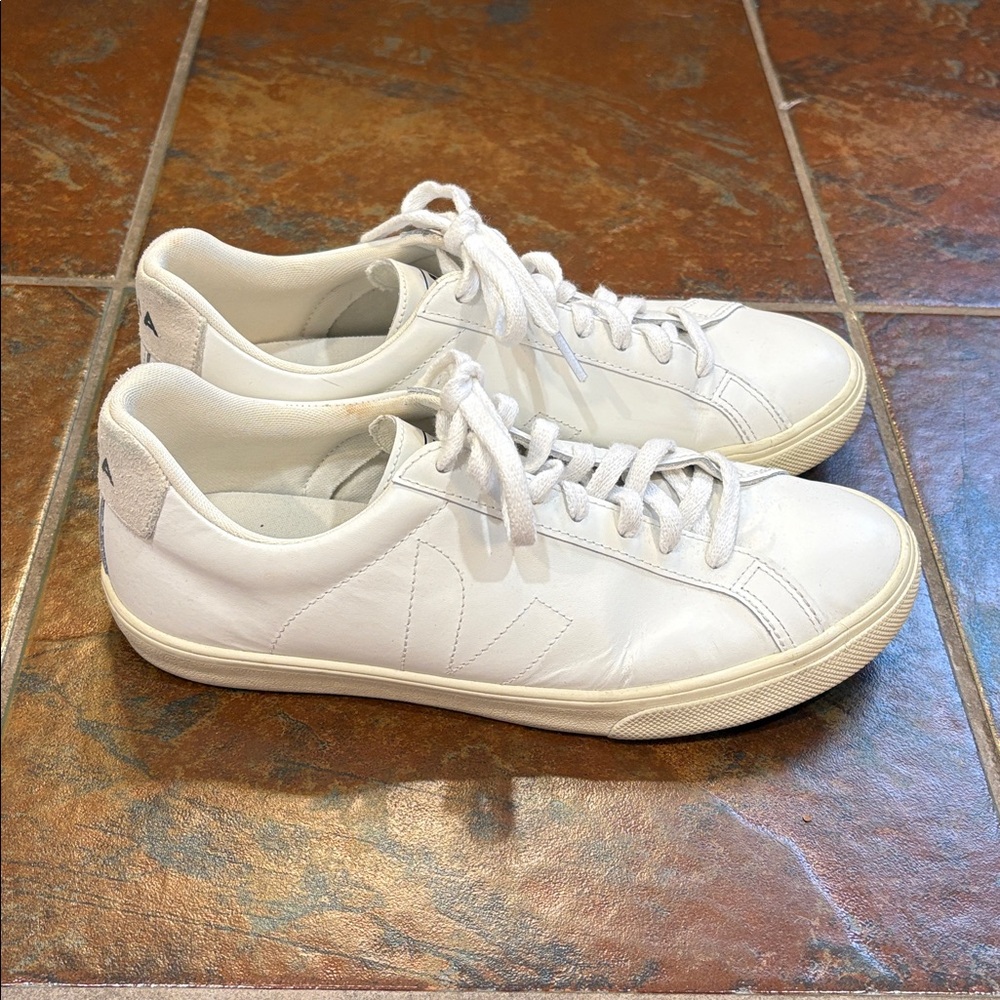 Veja Women’s White Sneakers size 40 EU. US size 9.